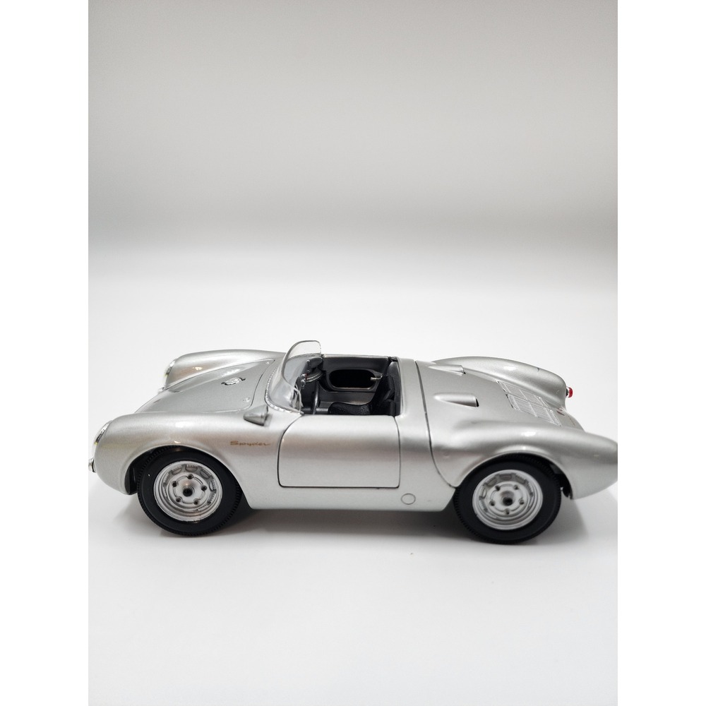 Maisto Porsche 550 A Spyder Silver Diecast Model Car 1/18 Scale 12040